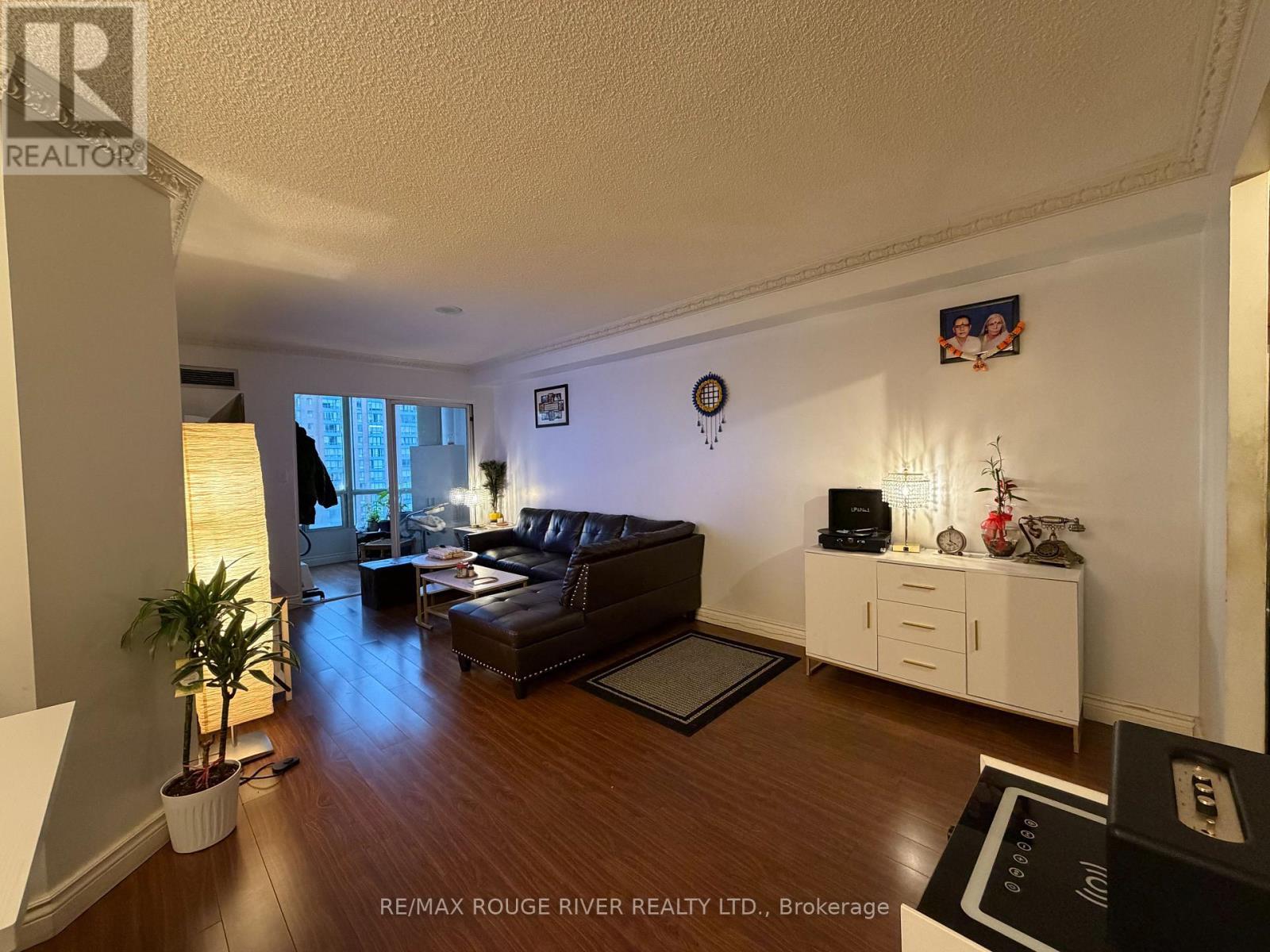 1513 - 155 Hillcrest Avenue, Mississauga, ON - Indoor