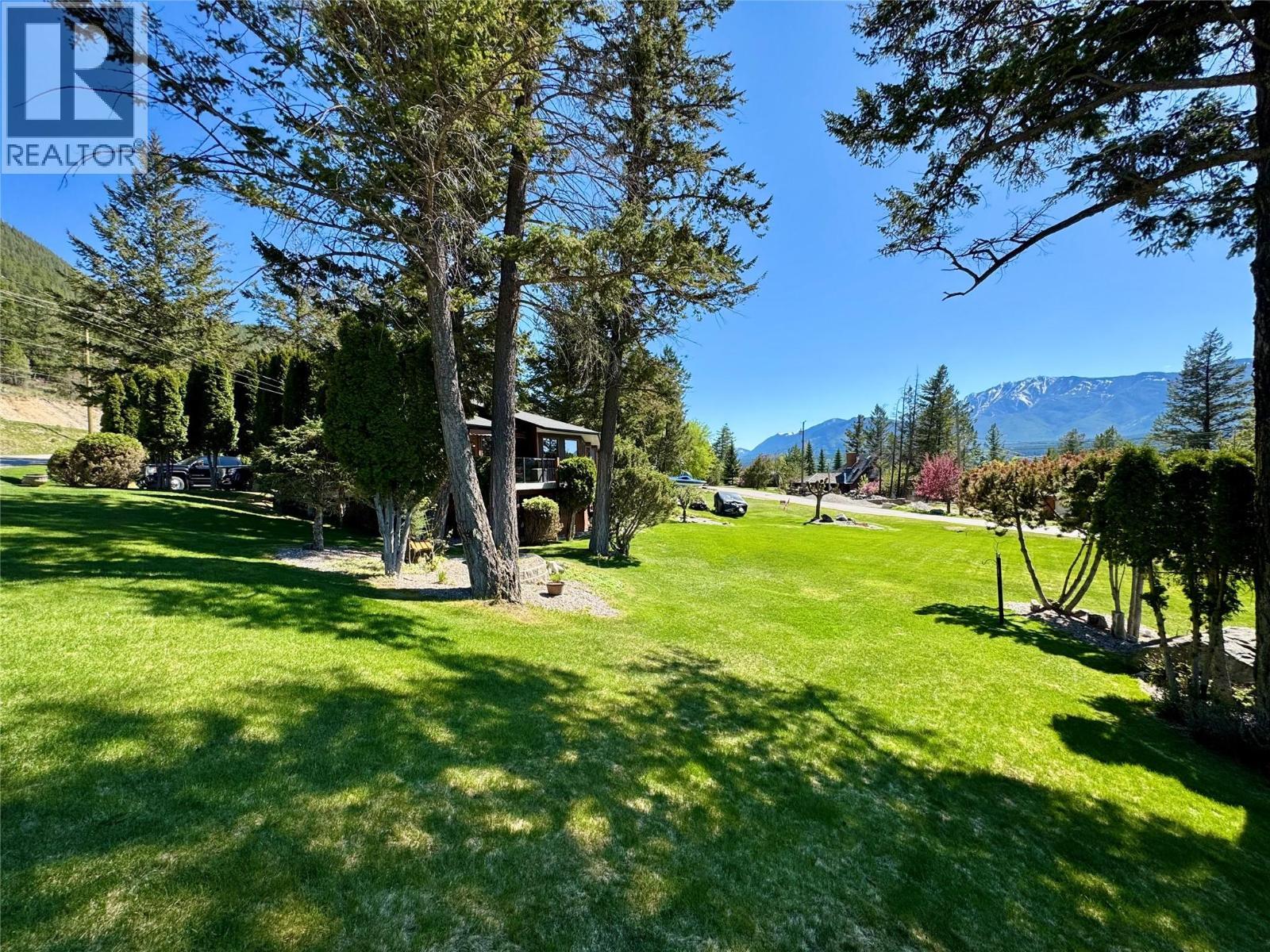 8380 Richardson Crescent, Canal Flats, BC - Outdoor