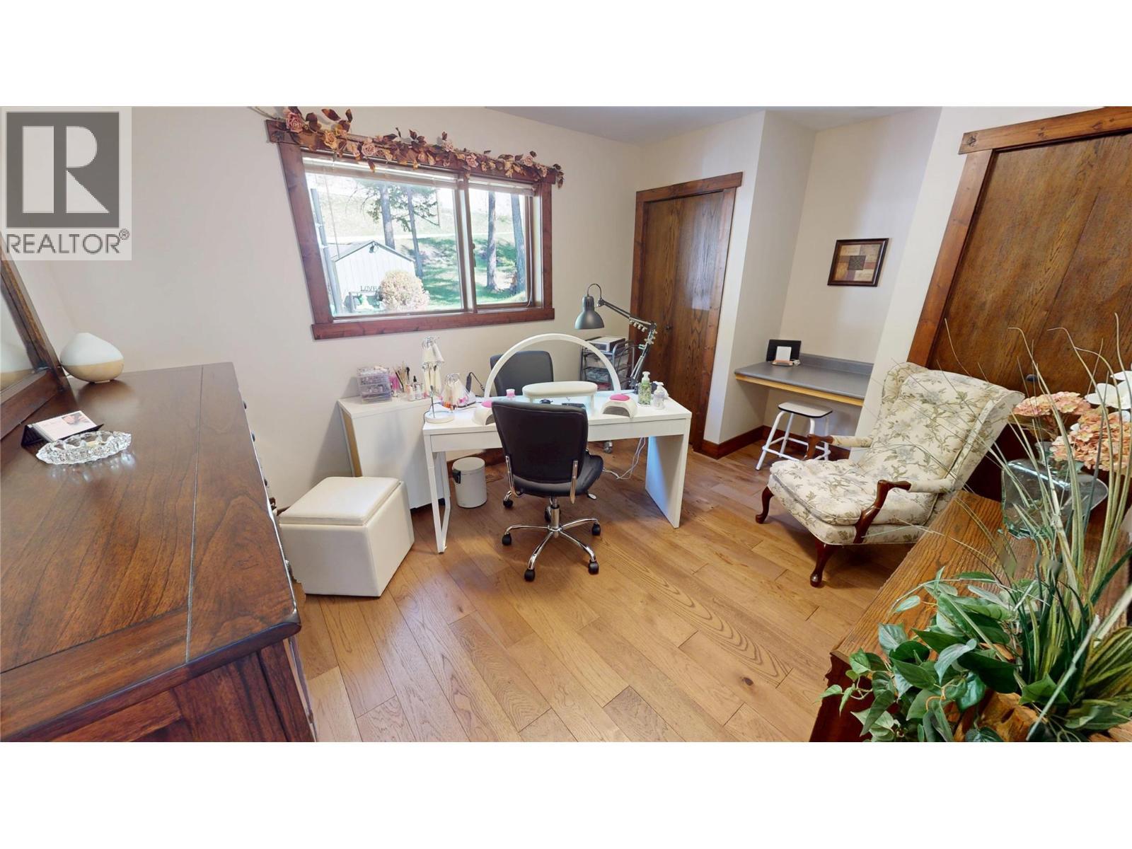 8380 Richardson Crescent, Canal Flats, BC - Indoor