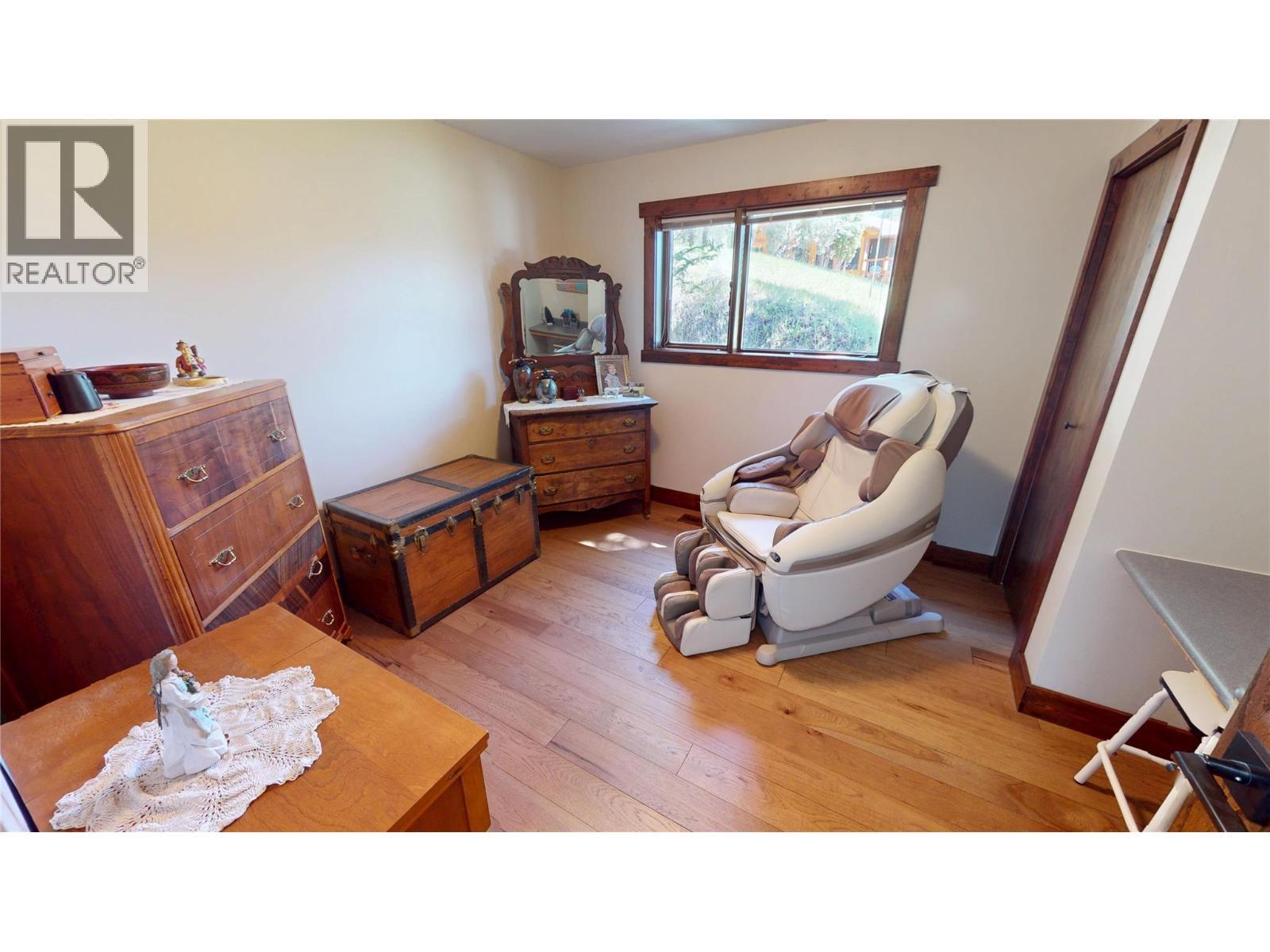 8380 Richardson Crescent, Canal Flats, BC - Indoor