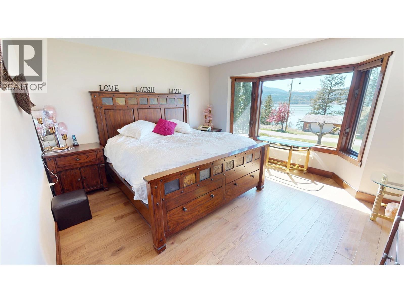 8380 Richardson Crescent, Canal Flats, BC - Indoor Photo Showing Bedroom