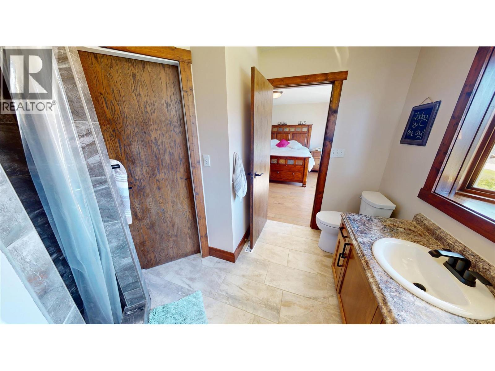 8380 Richardson Crescent, Canal Flats, BC - Indoor Photo Showing Bathroom