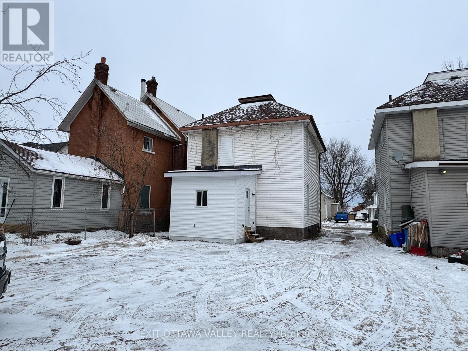 216 Mary Street, Pembroke, ON - Outdoor With Exterior