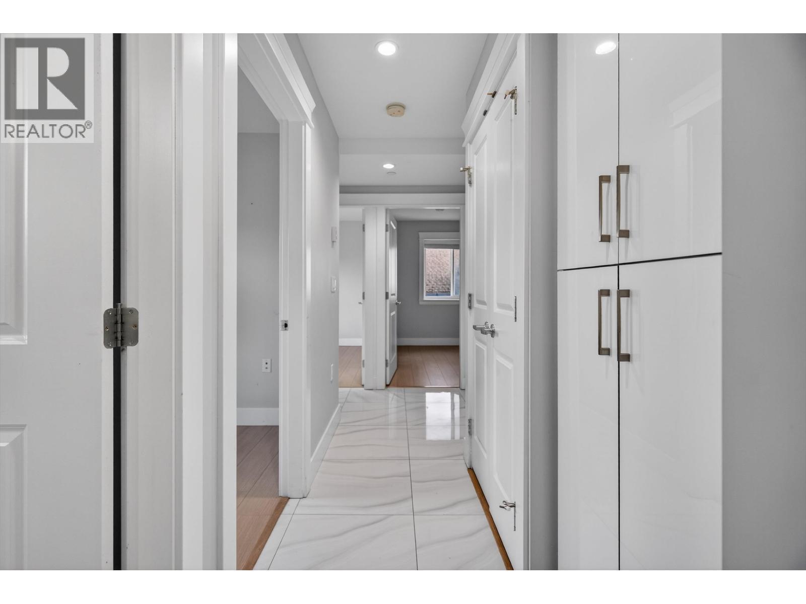 2430 E 41 Avenue, Vancouver, BC - Indoor Photo Showing Other Room