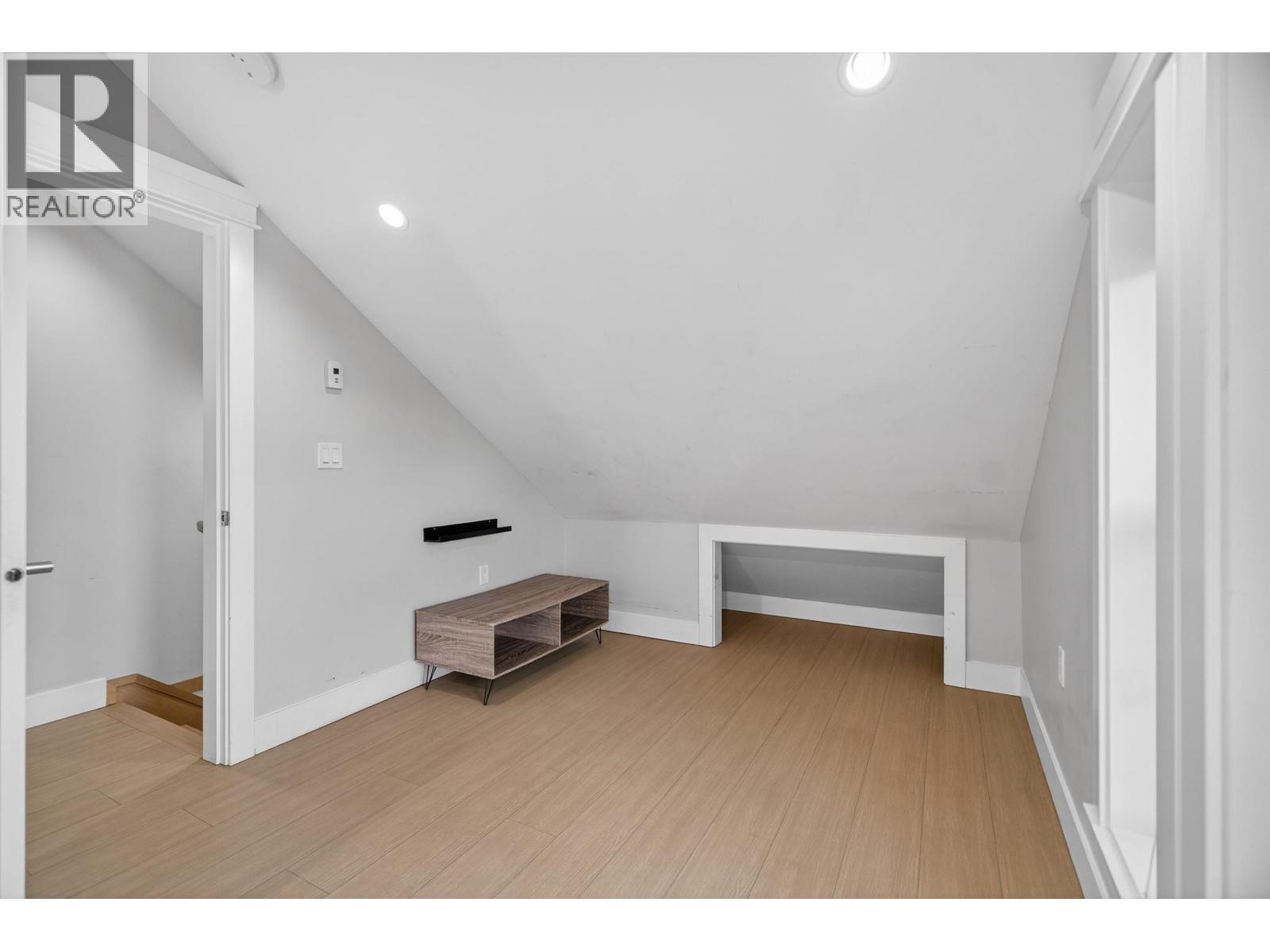 2430 E 41 Avenue, Vancouver, BC - Indoor Photo Showing Other Room