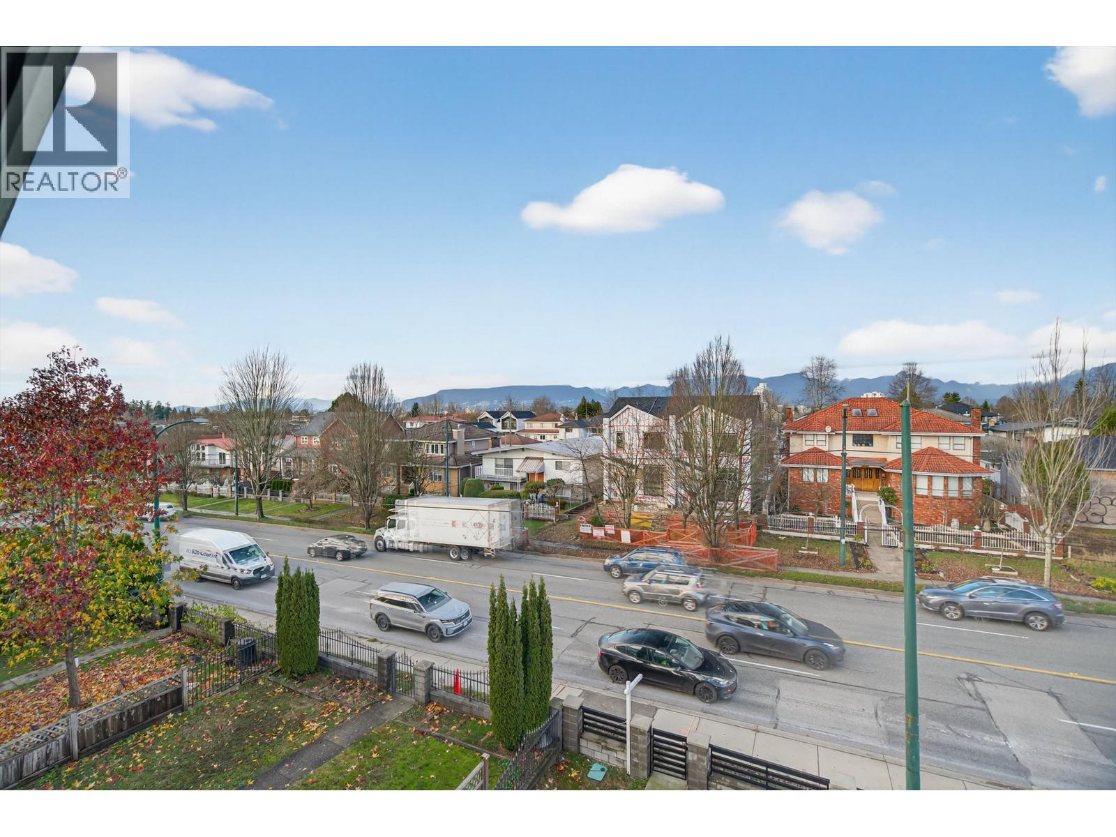 2430 E 41 Avenue, Vancouver, BC - Outdoor With View