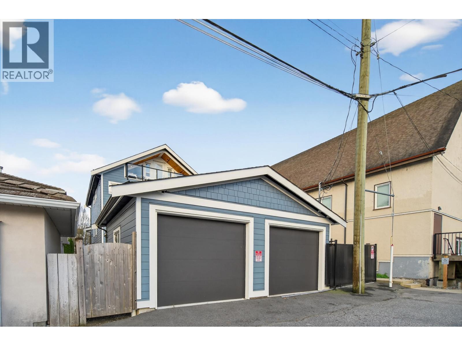 2430 E 41 Avenue, Vancouver, BC - Outdoor