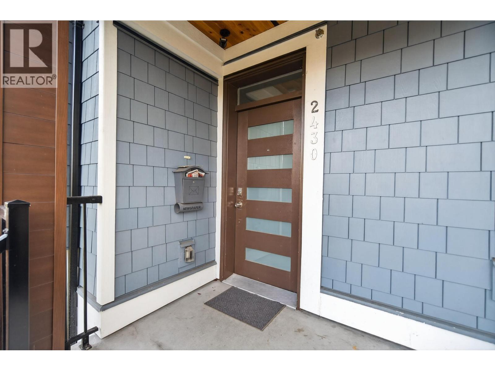 2430 E 41 Avenue, Vancouver, BC -