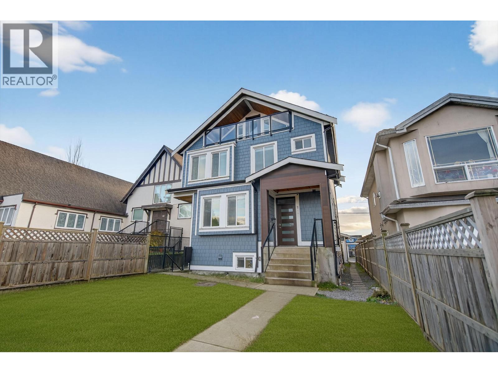 2430 E 41 Avenue, Vancouver, BC - Outdoor