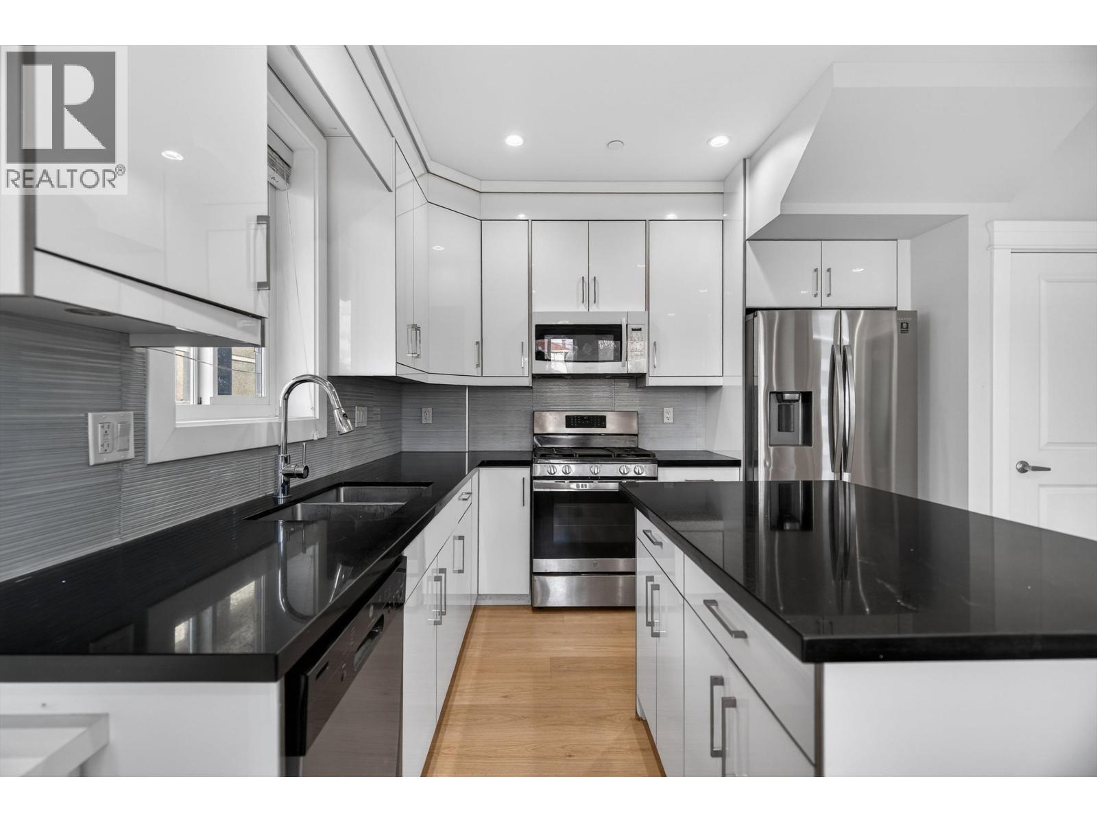2430 E 41 Avenue, Vancouver, BC - Indoor Photo Showing Kitchen With Double Sink With Upgraded Kitchen