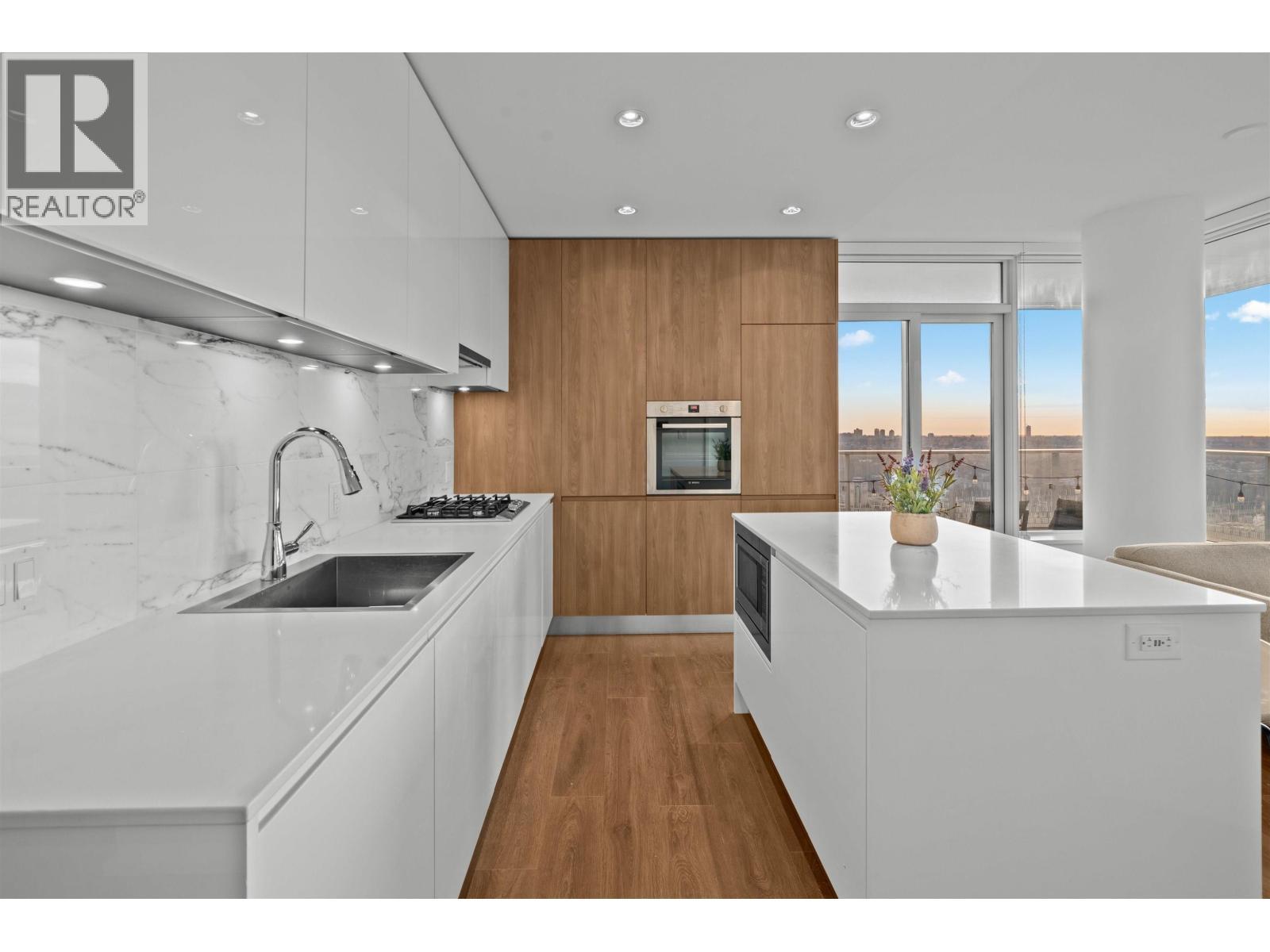 1105 4650 Brentwood Boulevard, Burnaby, BC - Indoor Photo Showing Kitchen With Upgraded Kitchen