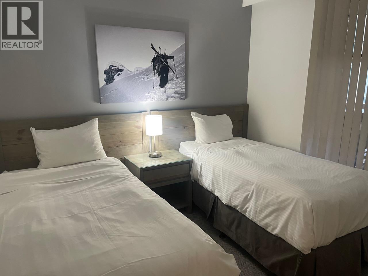 304 Week 2-4910 Spearhead Place, Whistler, BC - Indoor Photo Showing Bedroom