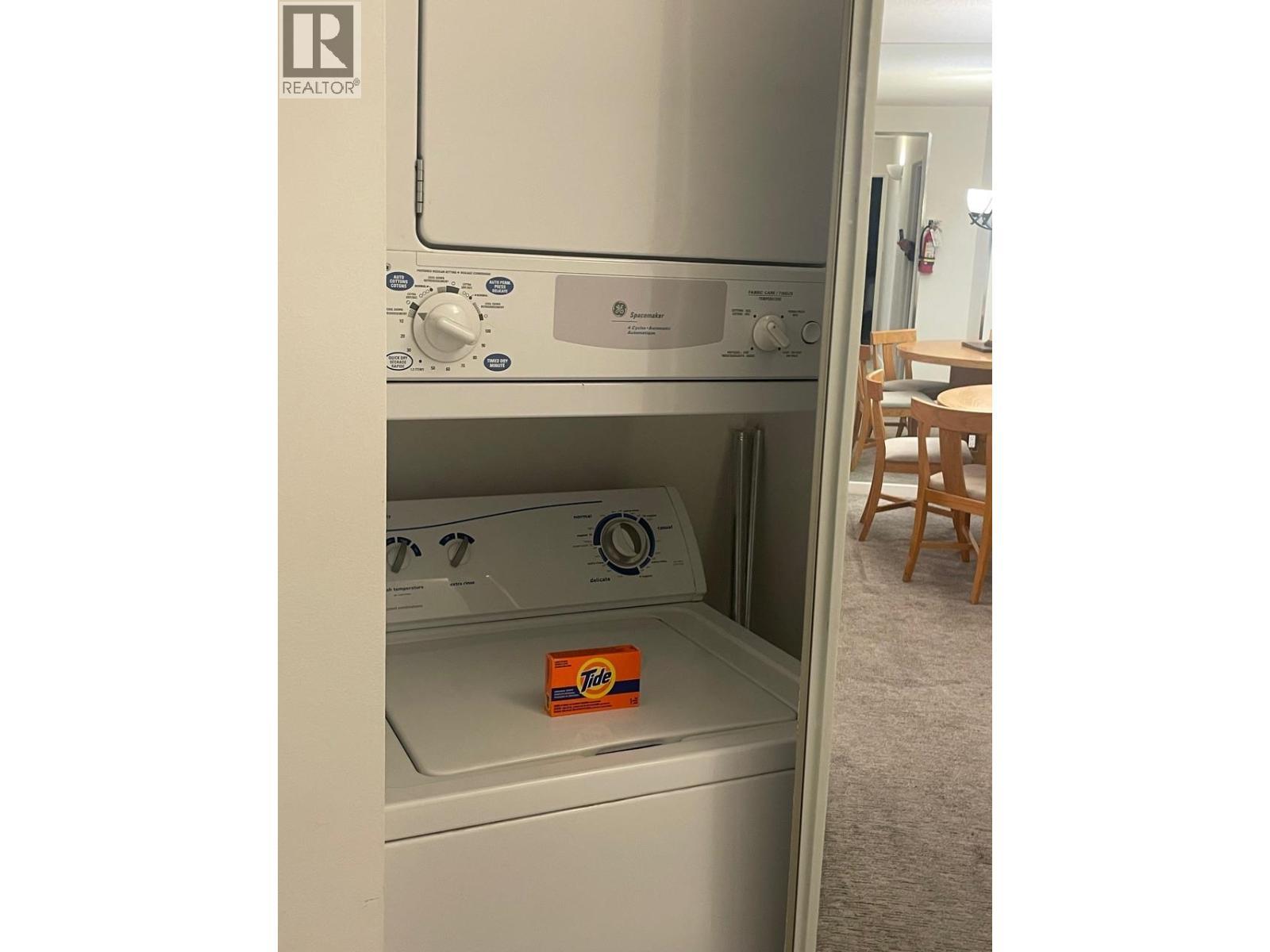 304 Week 2-4910 Spearhead Place, Whistler, BC - Indoor Photo Showing Laundry Room