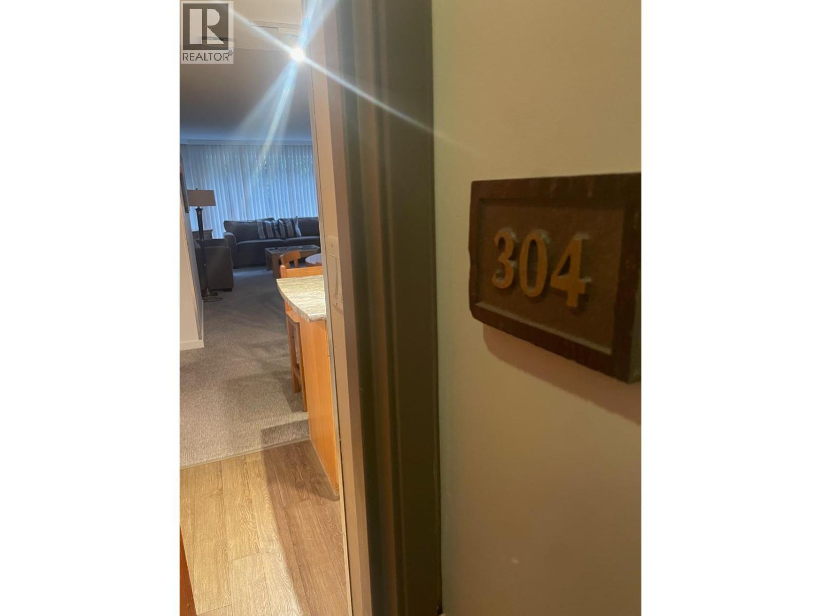 304 Week 2-4910 Spearhead Place, Whistler, BC - Indoor Photo Showing Other Room