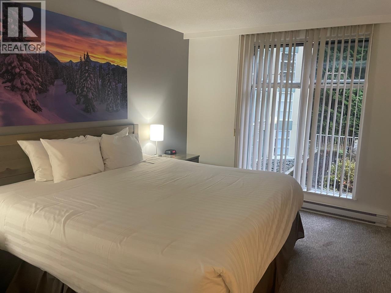 304 Week 2-4910 Spearhead Place, Whistler, BC - Indoor Photo Showing Bedroom