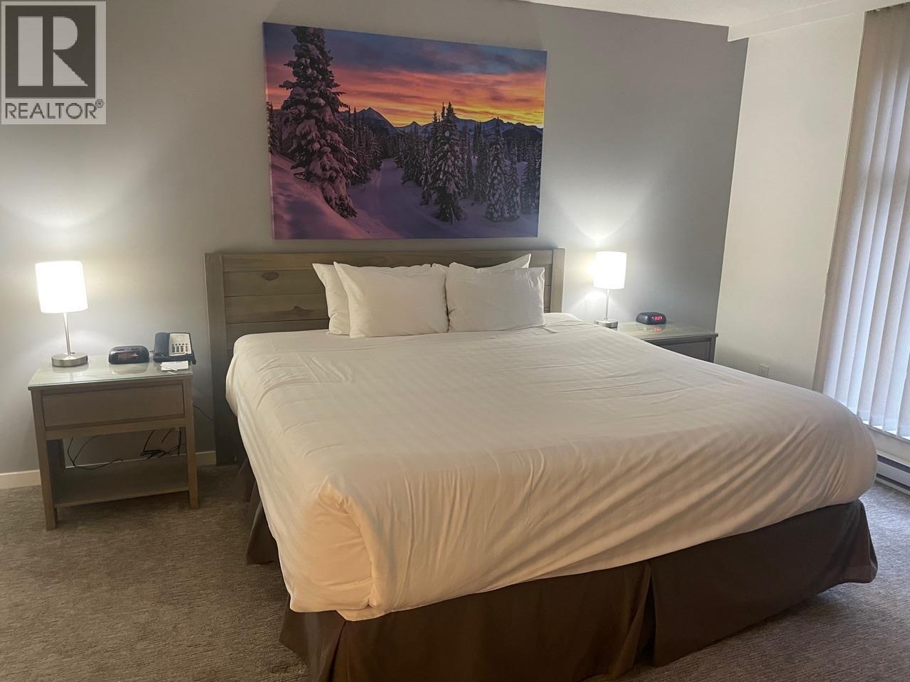 304 Week 2-4910 Spearhead Place, Whistler, BC - Indoor Photo Showing Bedroom