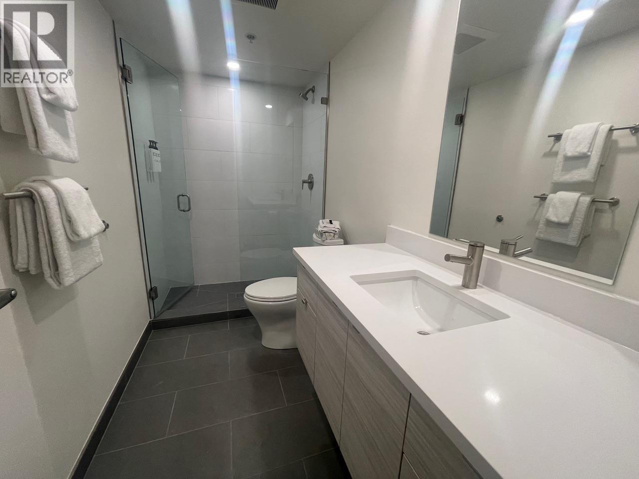 304 Week 2-4910 Spearhead Place, Whistler, BC - Indoor Photo Showing Bathroom