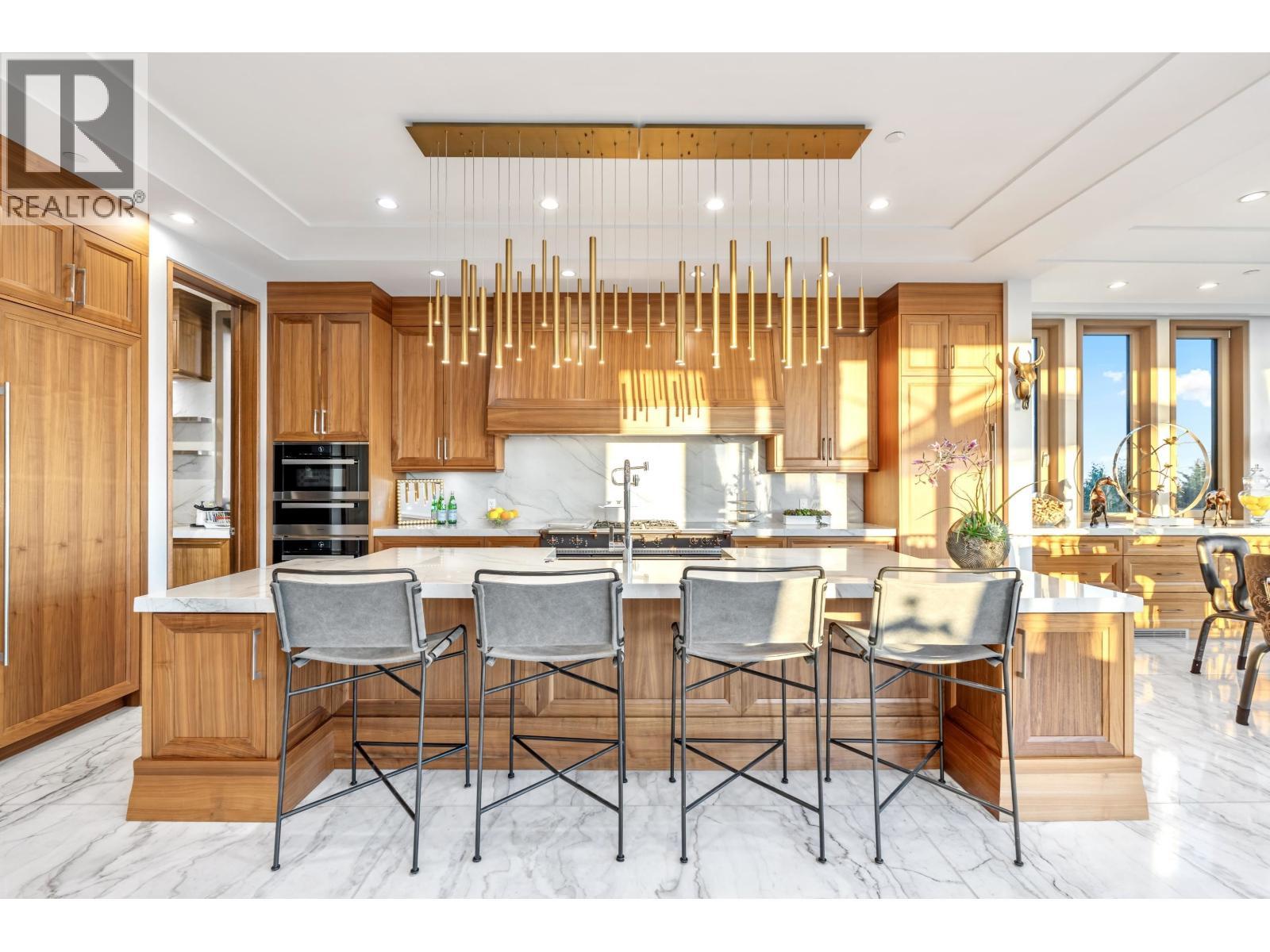 1036 Eyremount Drive, West Vancouver, BC