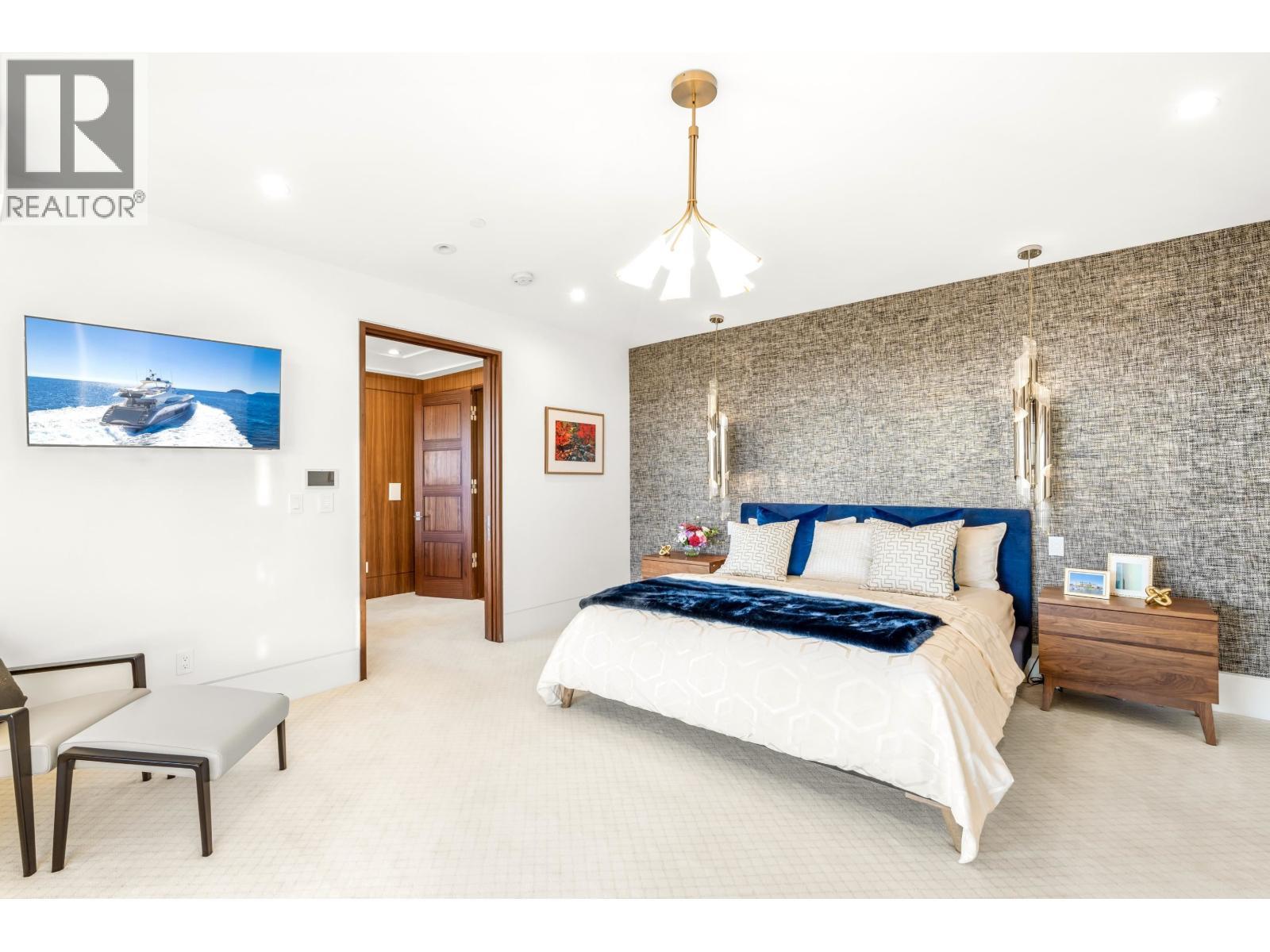 1036 Eyremount Drive, West Vancouver, BC