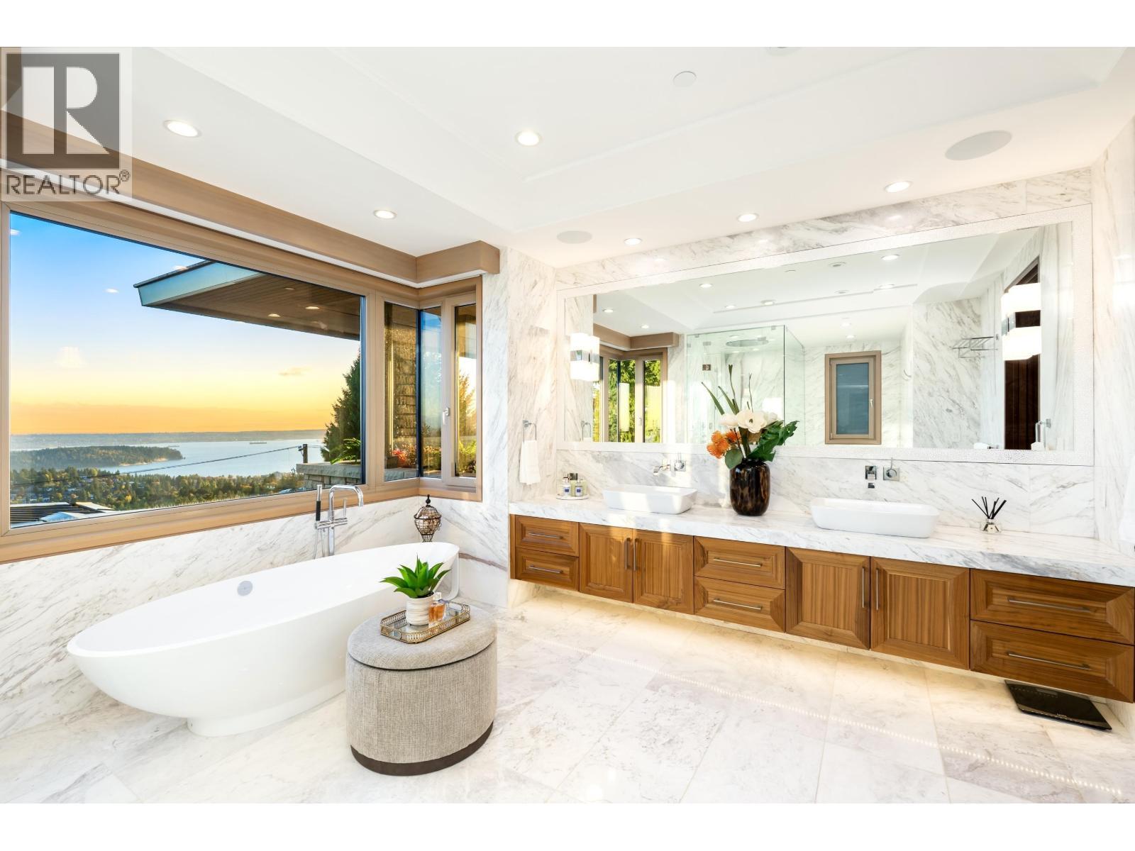 1036 Eyremount Drive, West Vancouver, BC