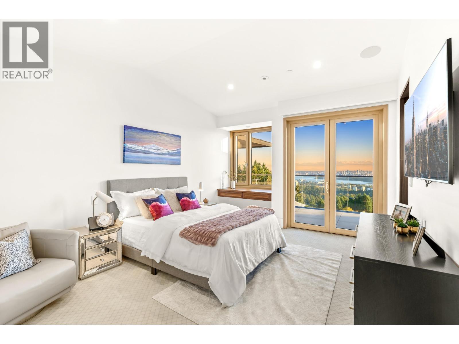 1036 Eyremount Drive, West Vancouver, BC