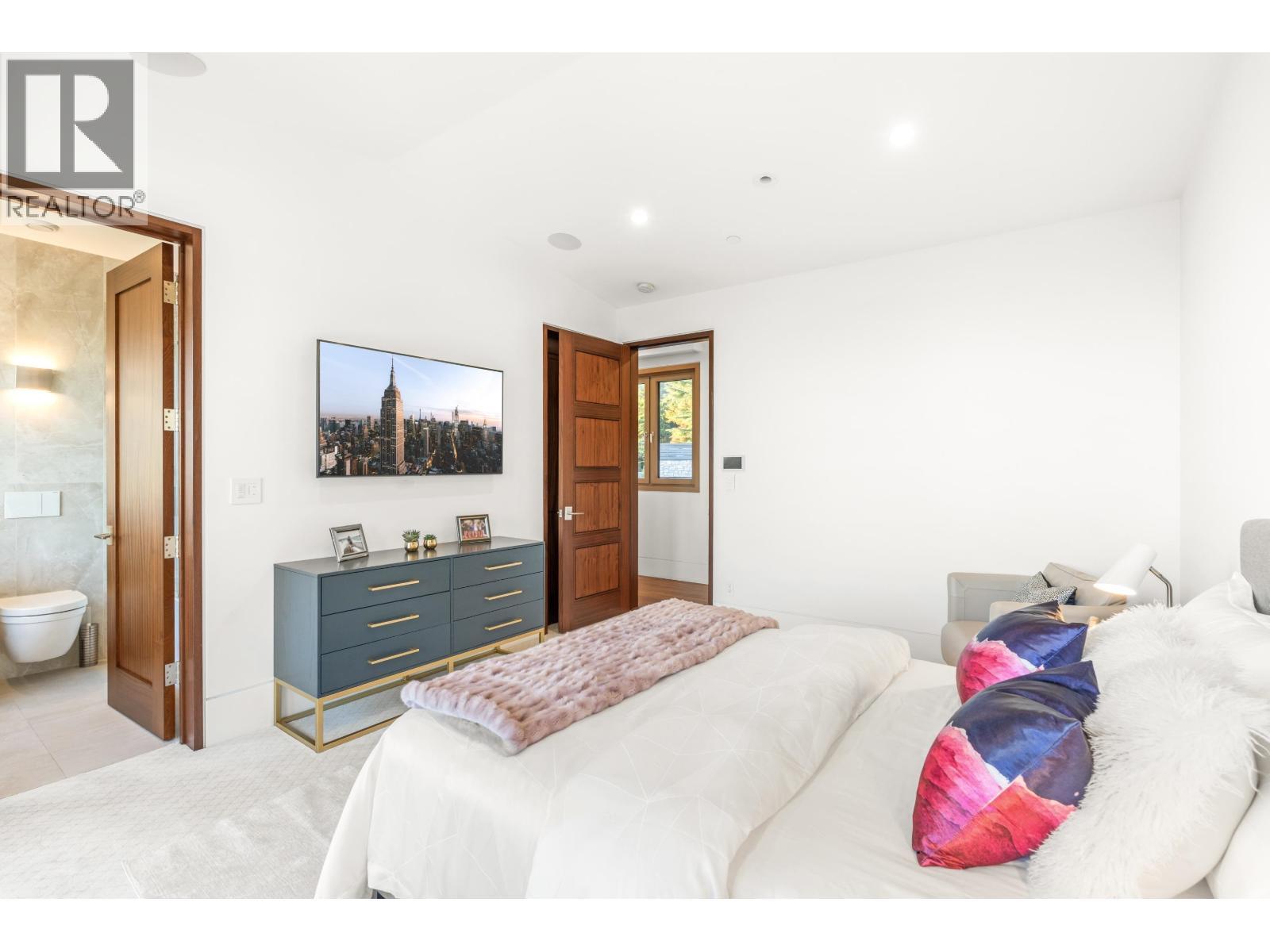 1036 Eyremount Drive, West Vancouver, BC