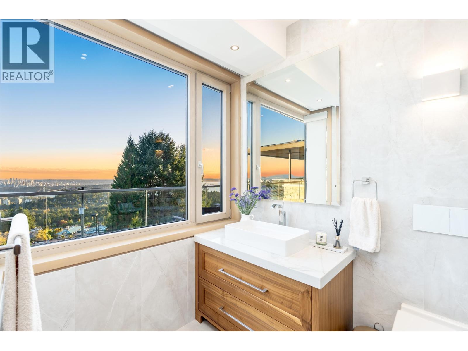 1036 Eyremount Drive, West Vancouver, BC