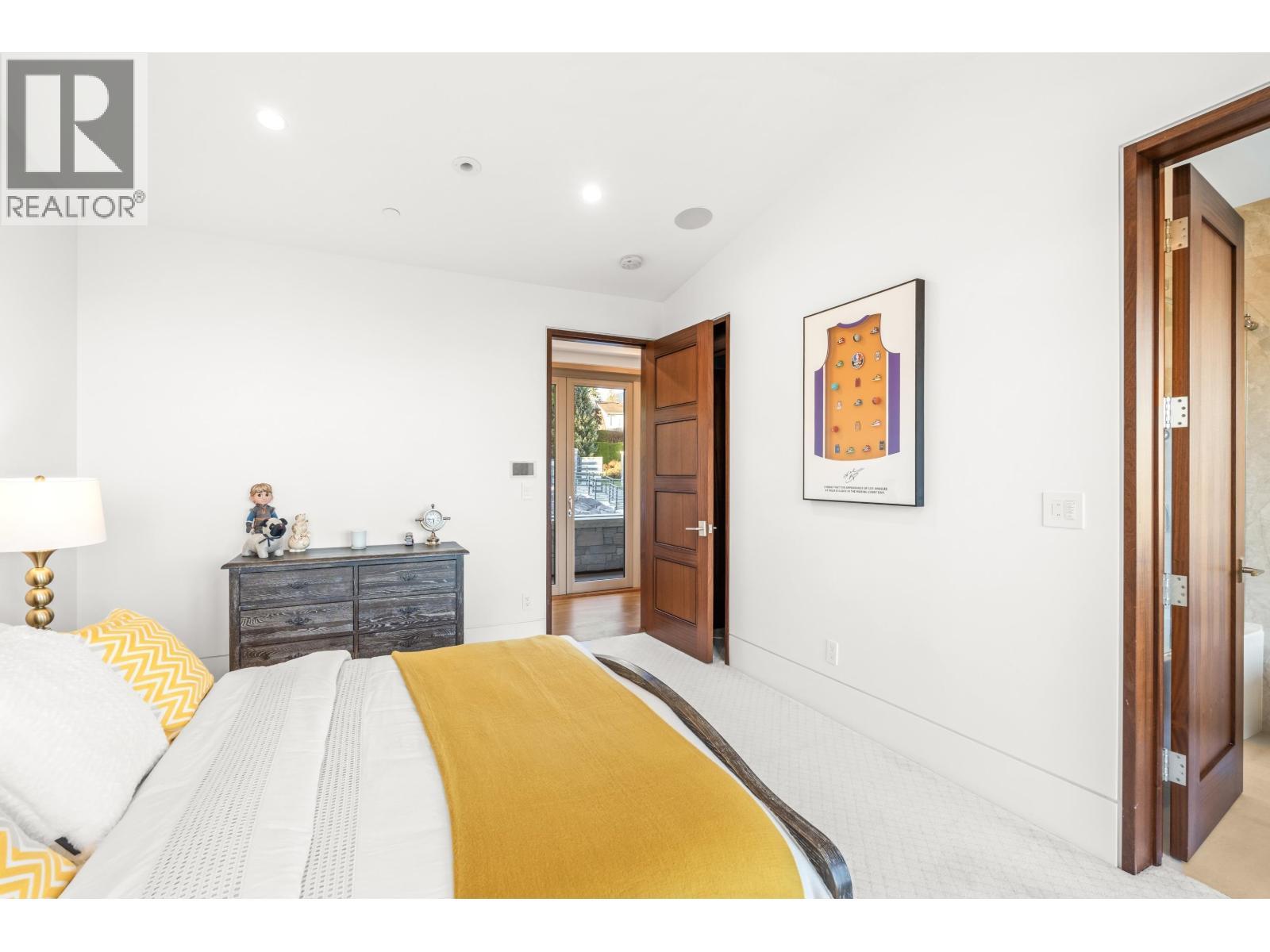 1036 Eyremount Drive, West Vancouver, BC