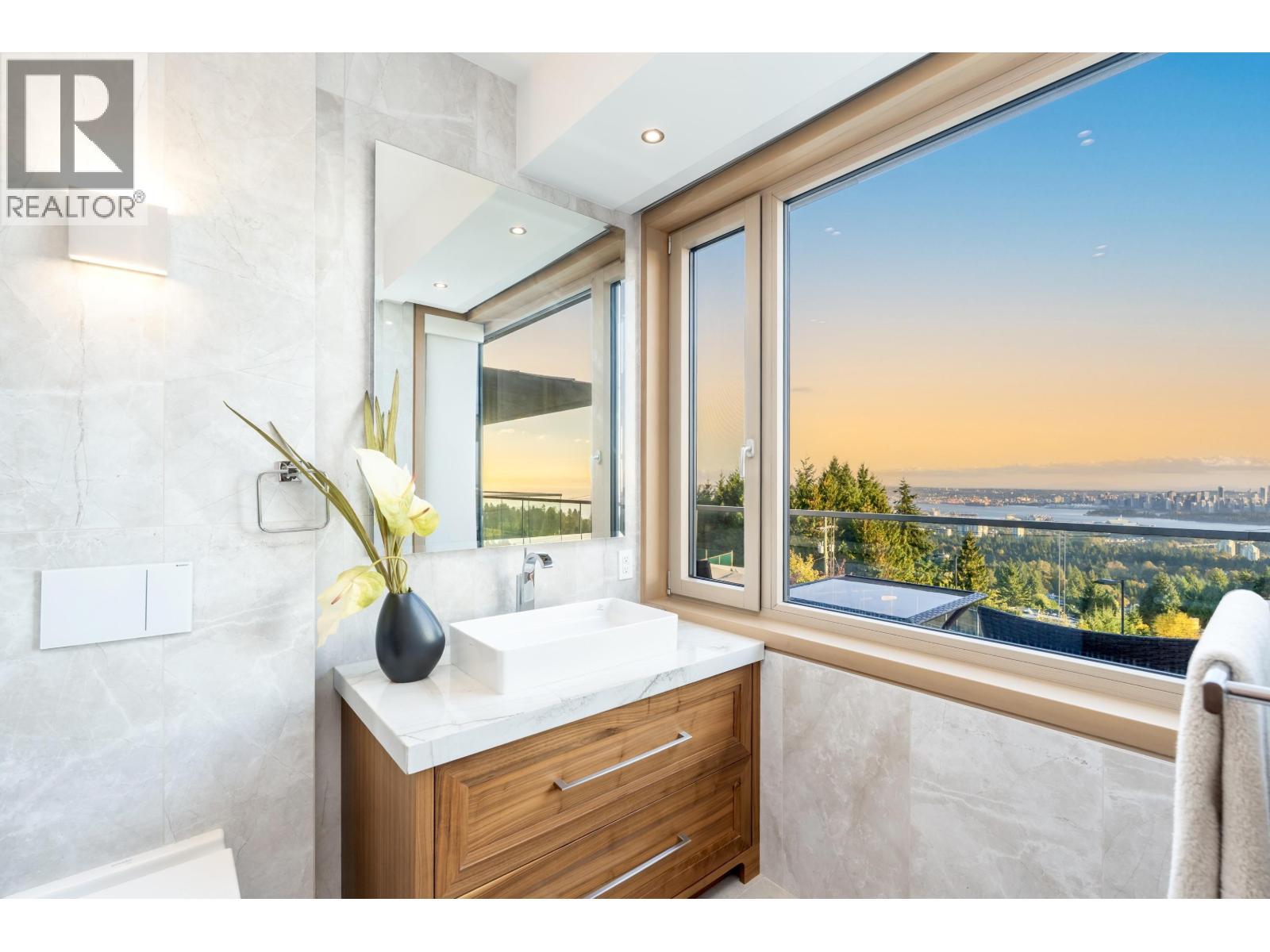 1036 Eyremount Drive, West Vancouver, BC