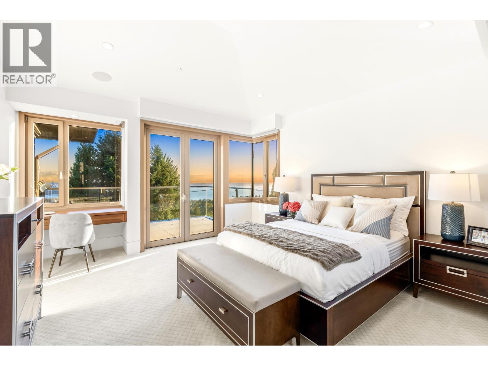 1036 Eyremount Drive, West Vancouver, BC