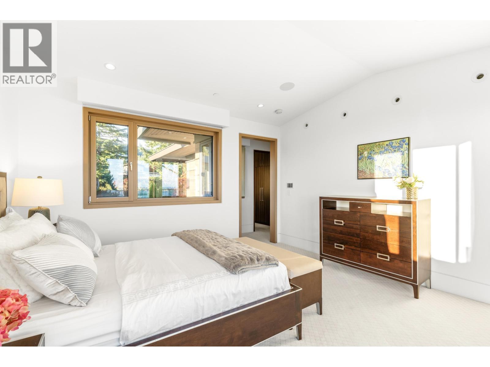 1036 Eyremount Drive, West Vancouver, BC