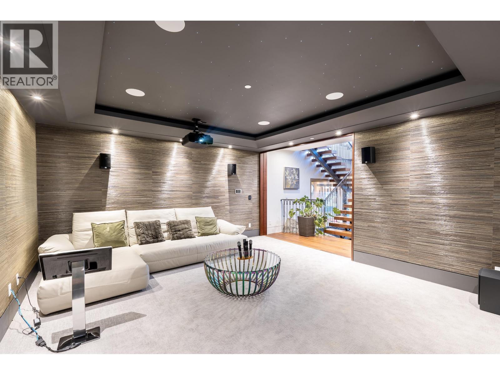 1036 Eyremount Drive, West Vancouver, BC