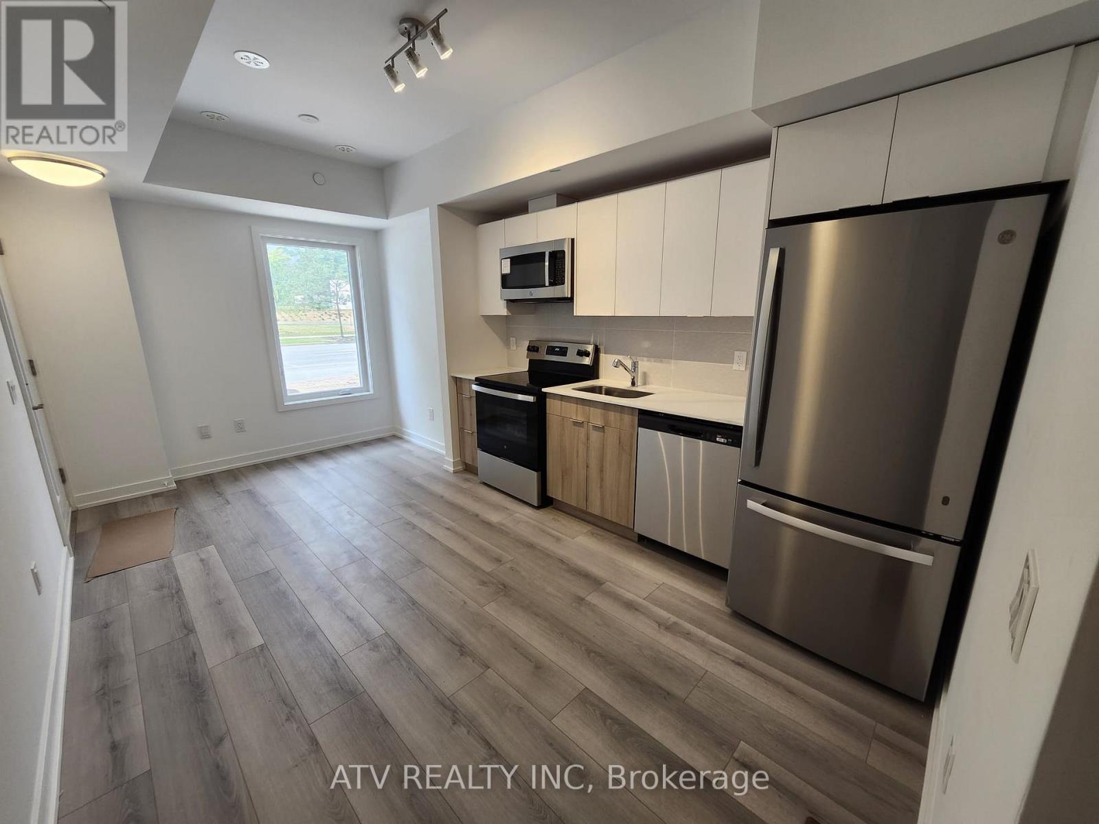 18 - 3079 Pharmacy Avenue, Toronto, ON - Indoor Photo Showing Kitchen