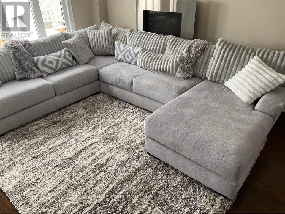 196 Diana Drive, Orillia, ON - Indoor Photo Showing Living Room