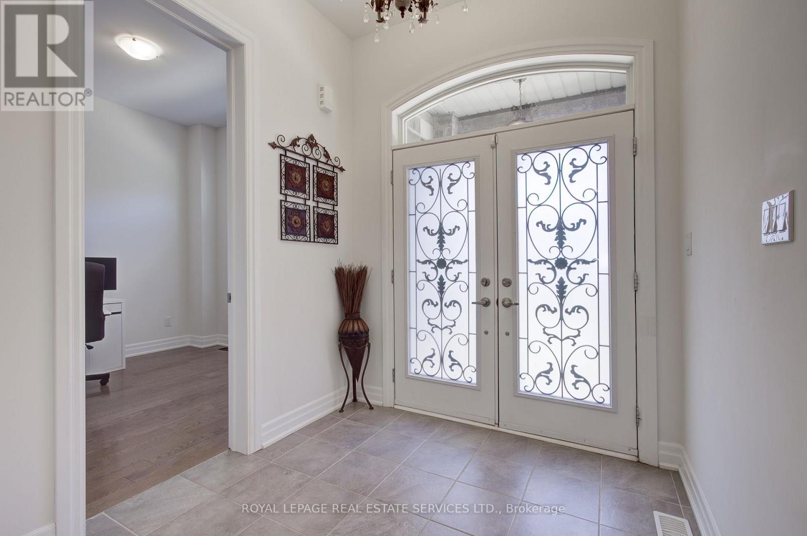 48 Viva Gardens, Oakville, ON - Indoor Photo Showing Other Room