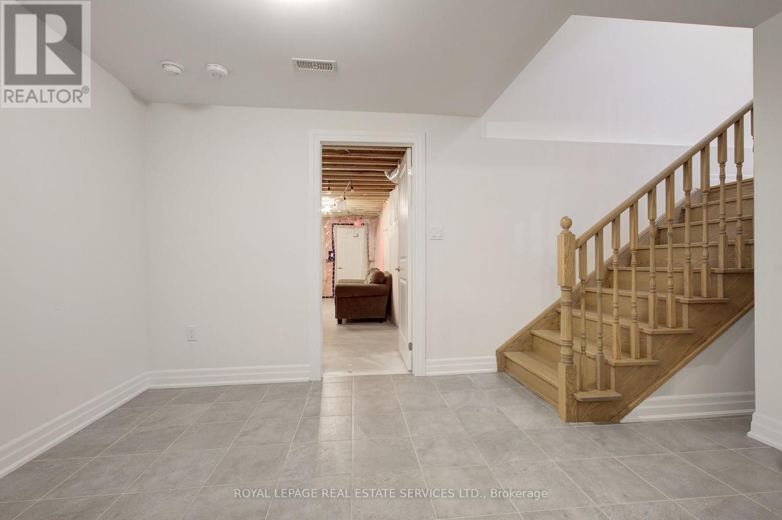 48 Viva Gardens, Oakville, ON - Indoor Photo Showing Other Room