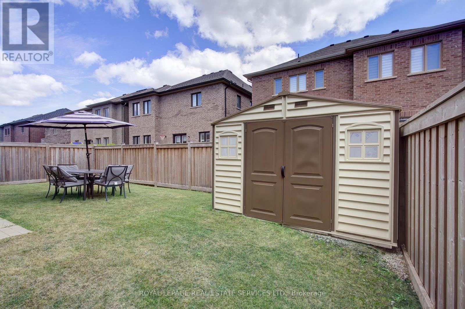 48 Viva Gardens, Oakville, ON - Outdoor