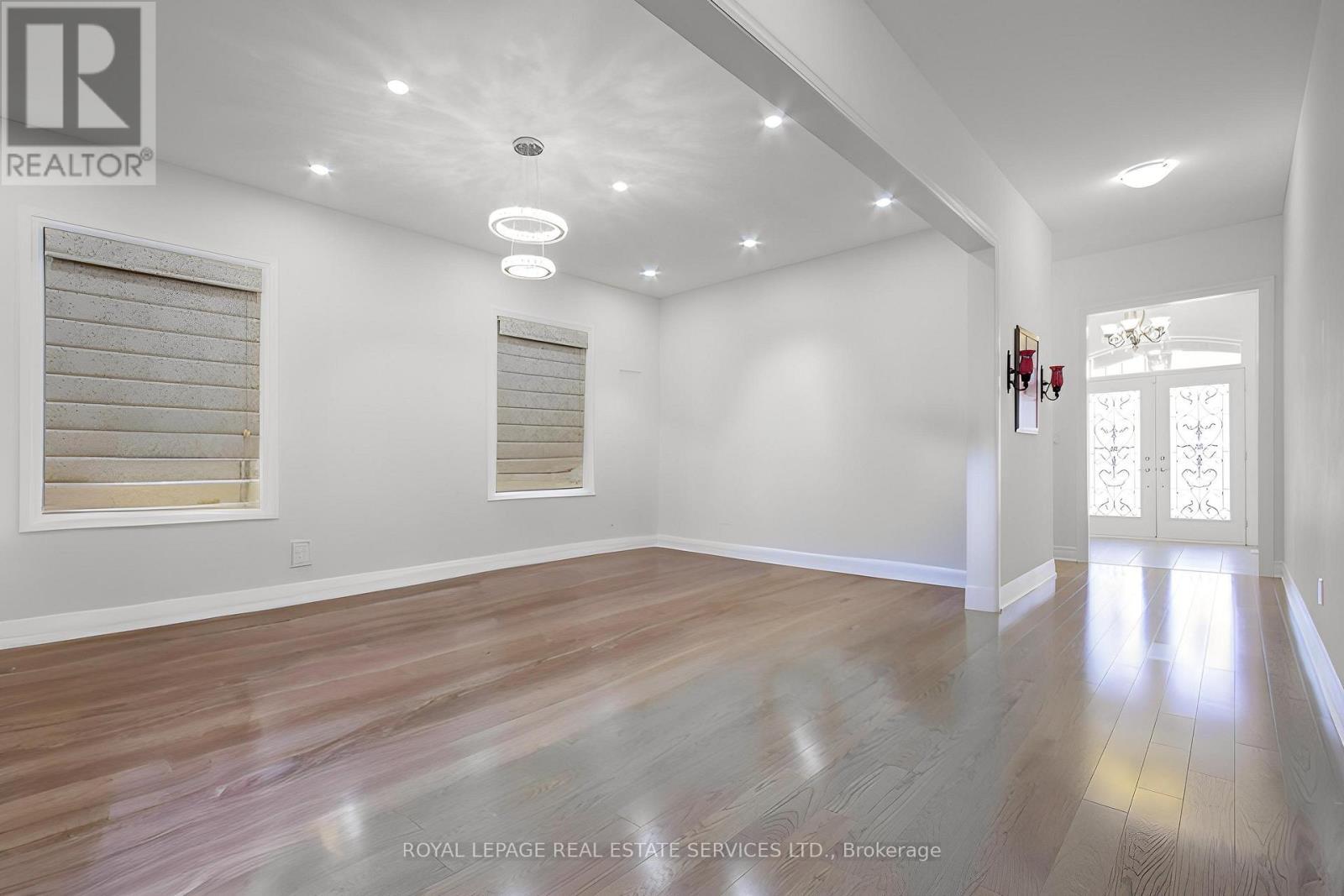 48 Viva Gardens, Oakville, ON - Indoor Photo Showing Other Room