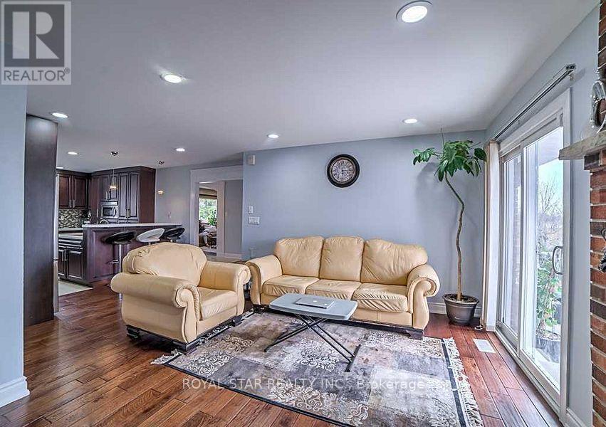 Upper - 11080 Winston Churchill Boulevard, Halton Hills, ON - Indoor Photo Showing Living Room