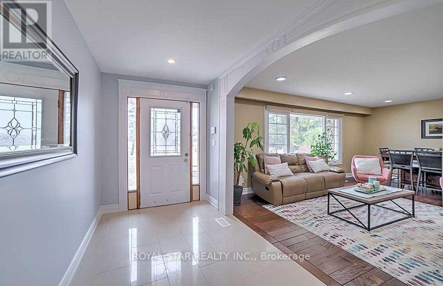 Upper - 11080 Winston Churchill Boulevard, Halton Hills, ON - Indoor Photo Showing Living Room