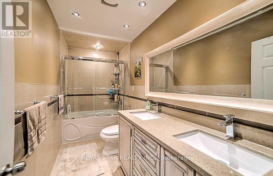 Upper - 11080 Winston Churchill Boulevard, Halton Hills, ON - Indoor Photo Showing Bathroom