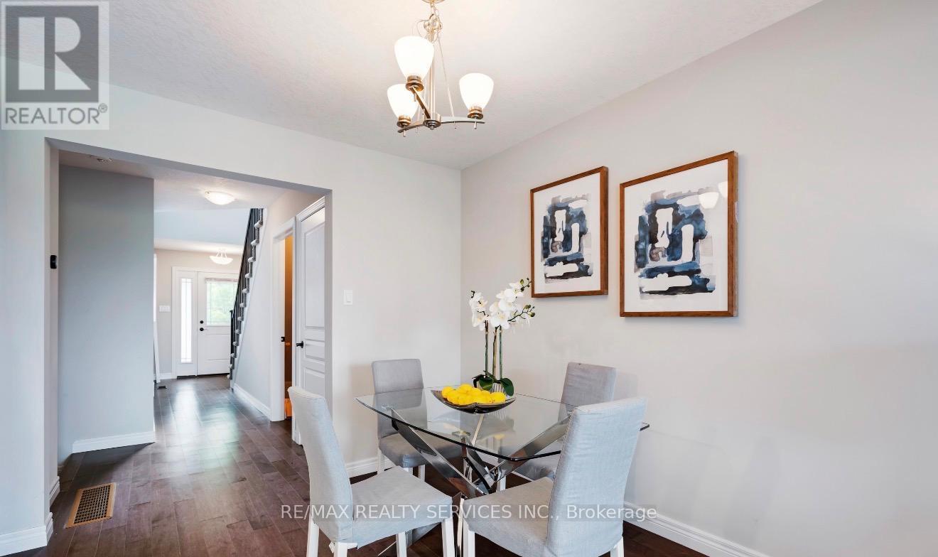 28 - 24 Lawson Street, East Luther Grand Valley, ON - Indoor Photo Showing Dining Room