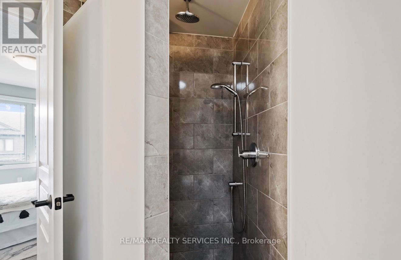 28 - 24 Lawson Street, East Luther Grand Valley, ON - Indoor Photo Showing Bathroom