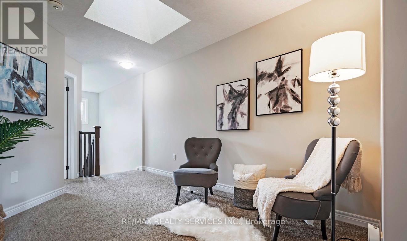 28 - 24 Lawson Street, East Luther Grand Valley, ON - Indoor Photo Showing Other Room