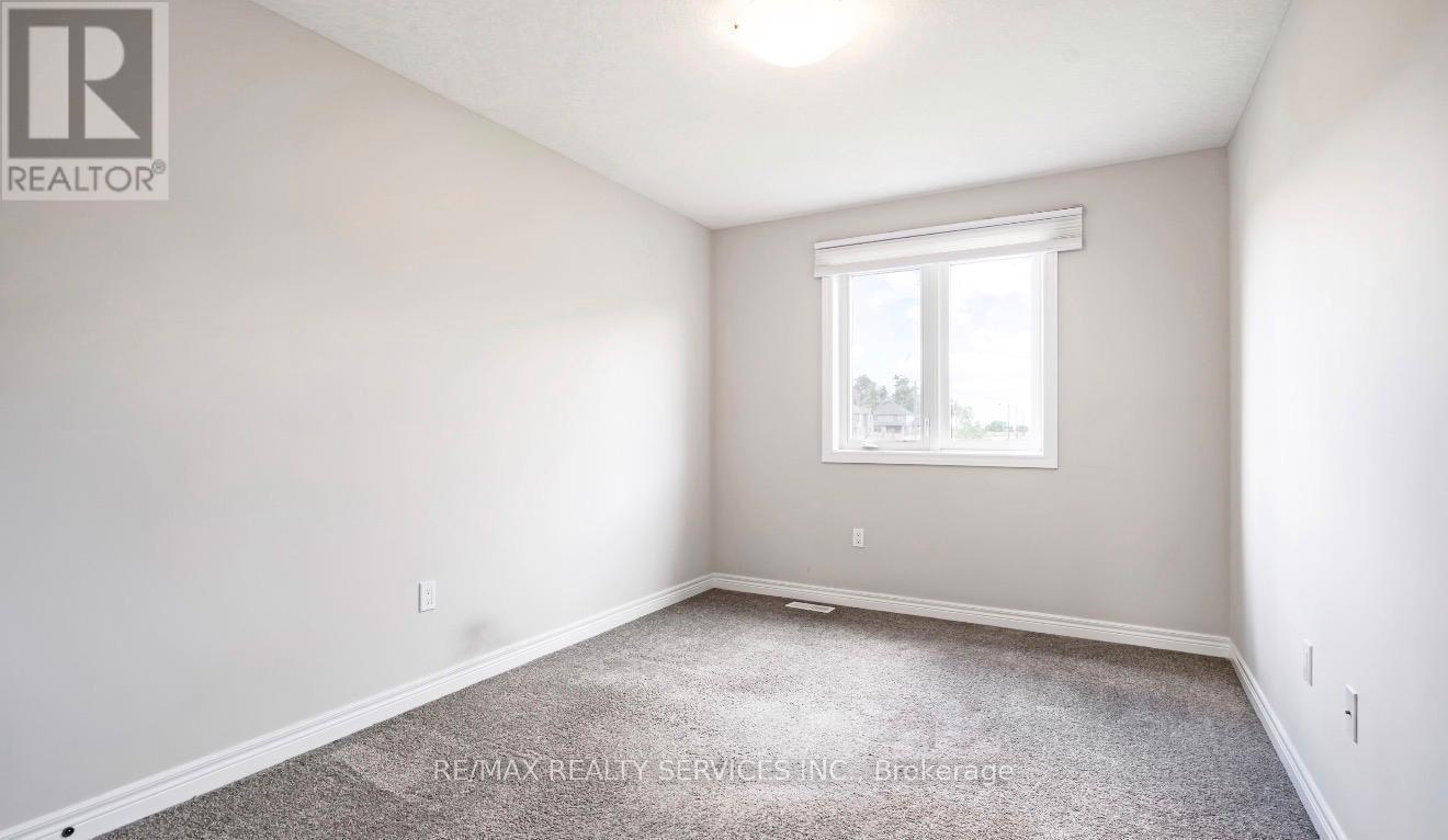28 - 24 Lawson Street, East Luther Grand Valley, ON - Indoor Photo Showing Other Room