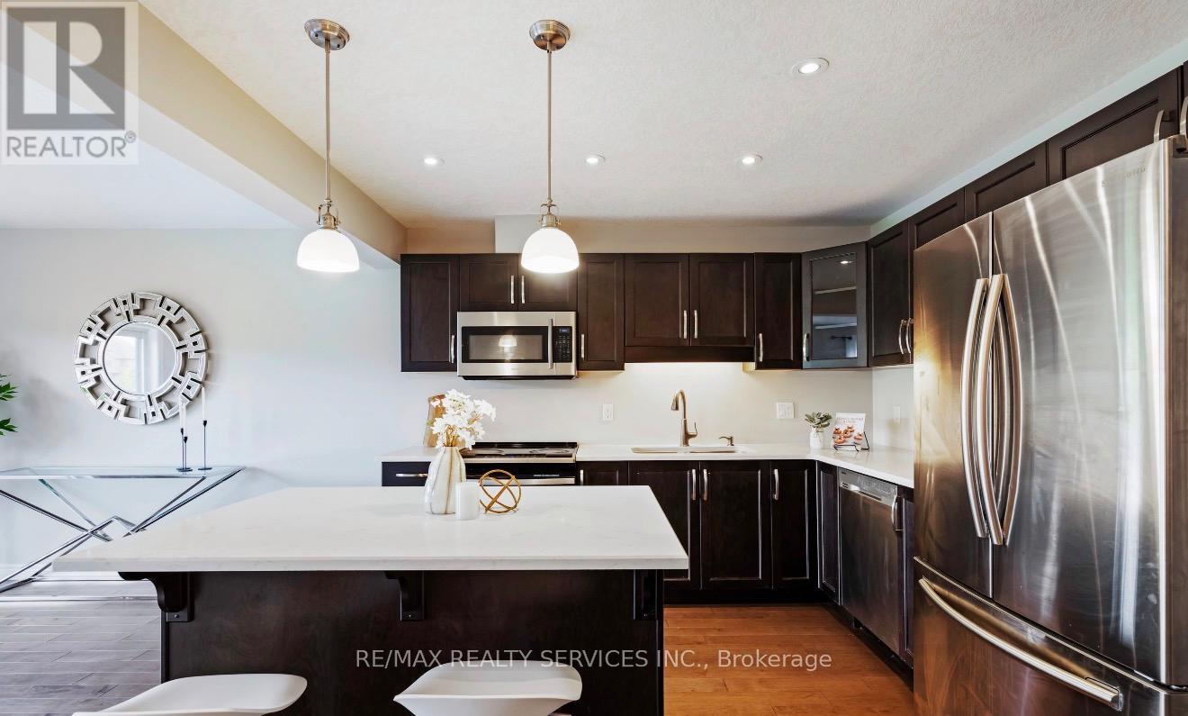 28 - 24 Lawson Street, East Luther Grand Valley, ON - Indoor Photo Showing Kitchen With Stainless Steel Kitchen With Upgraded Kitchen