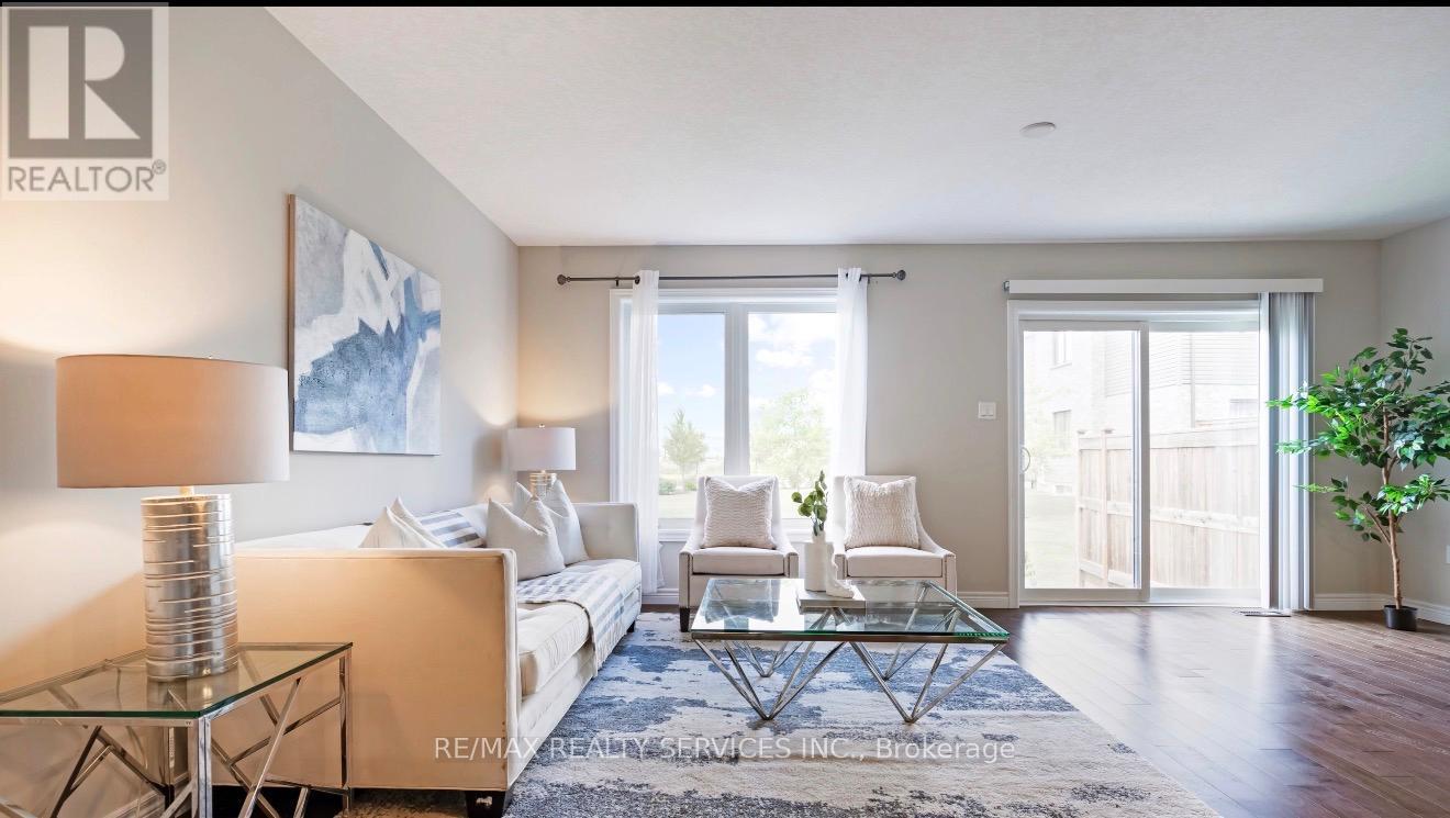 28 - 24 Lawson Street, East Luther Grand Valley, ON - Indoor Photo Showing Living Room