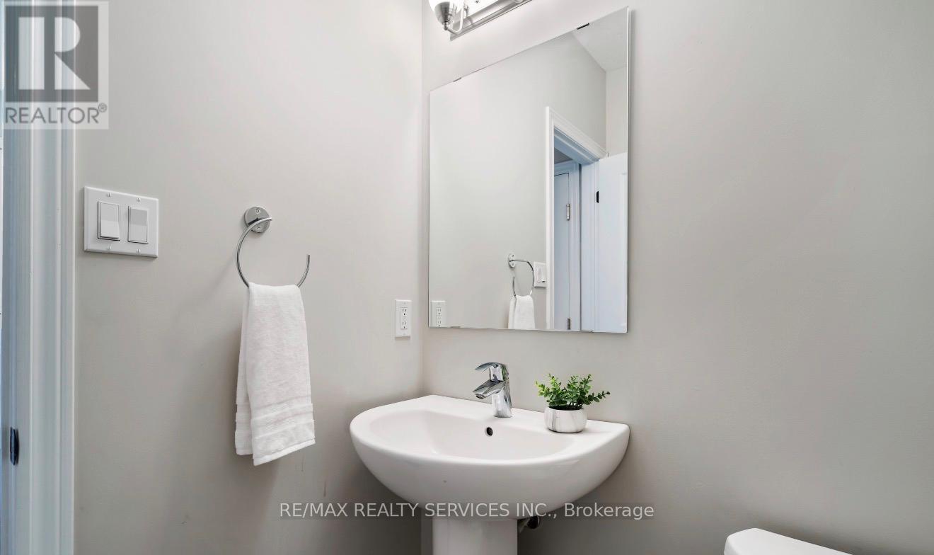 28 - 24 Lawson Street, East Luther Grand Valley, ON - Indoor Photo Showing Bathroom