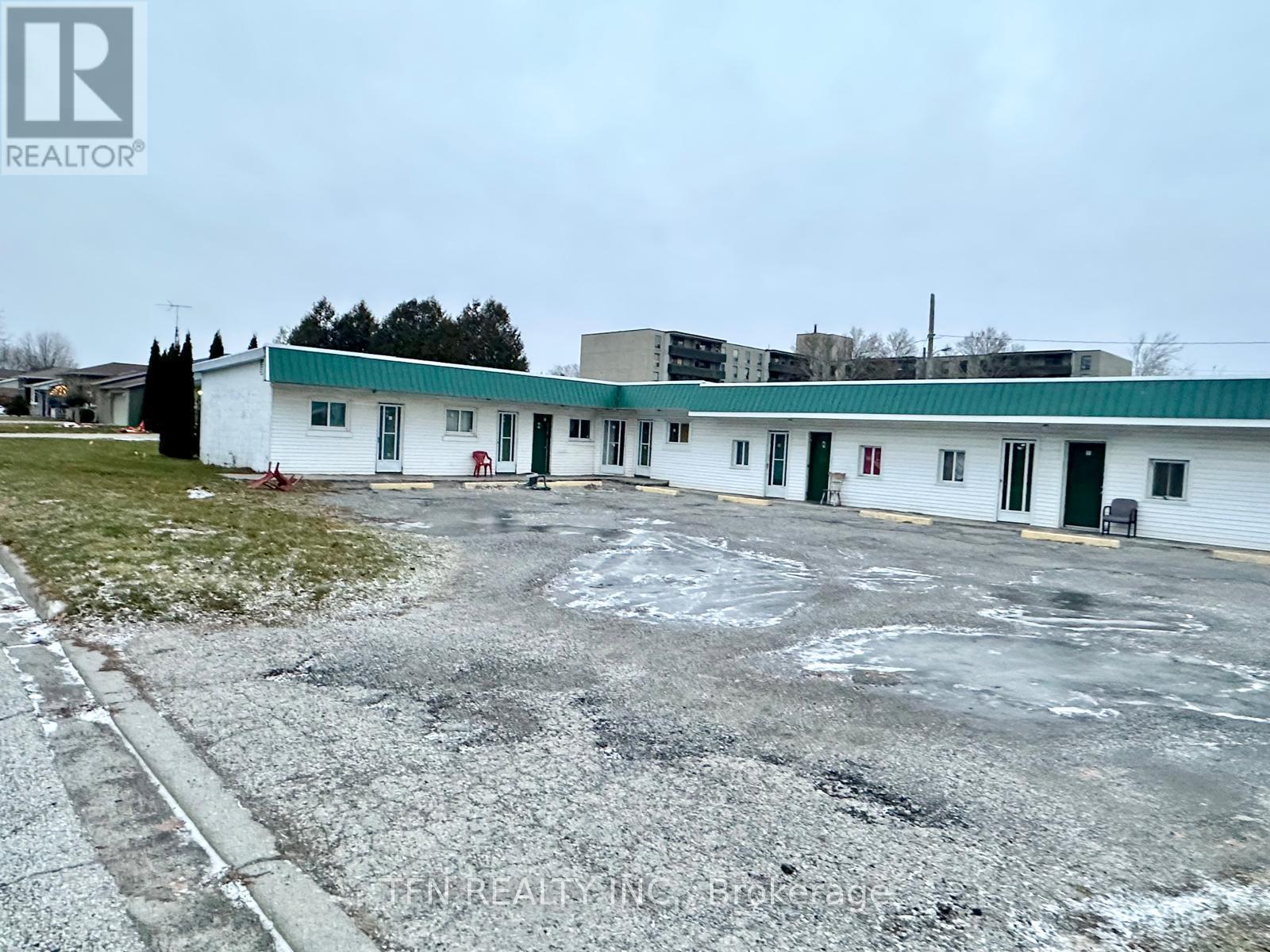 421 Grand Avenue E, Chatham-Kent, ON