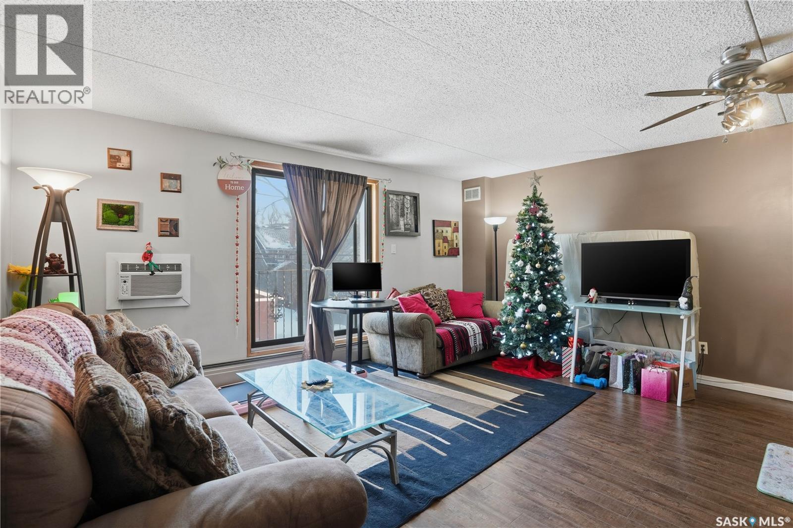 102 2125 Osler Street, Regina, SK - Indoor Photo Showing Living Room